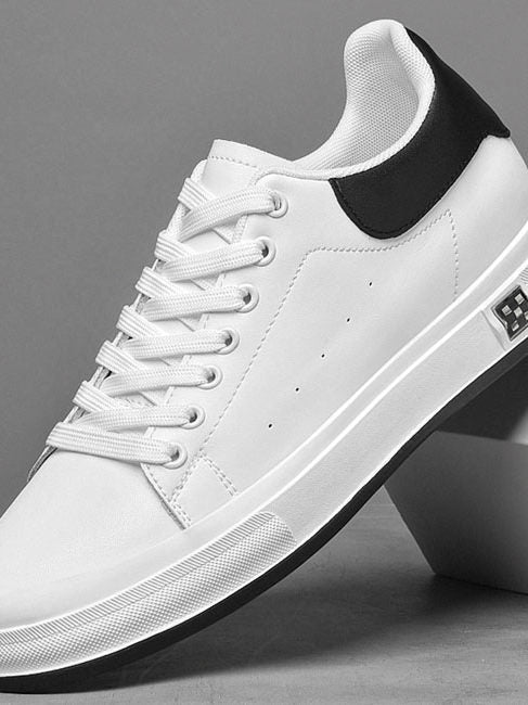Low-Top Laced sneakers