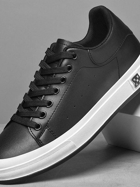 Low-Top Laced sneakers